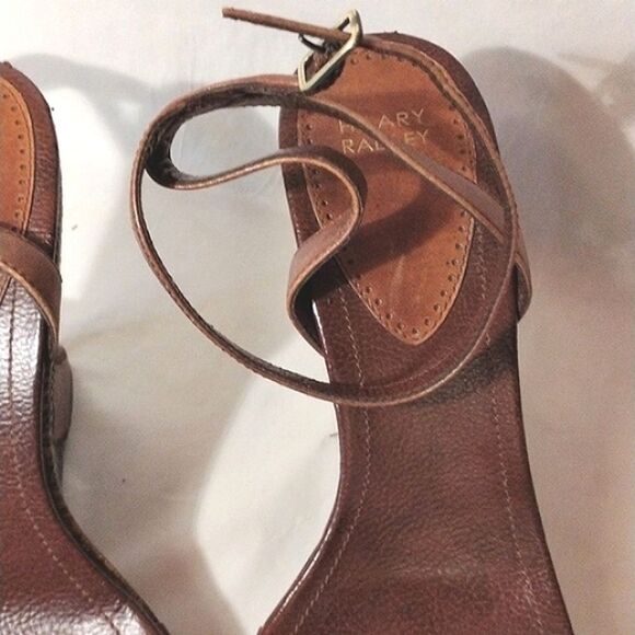 Hilary Radley Platforms - Picture 5 of 14